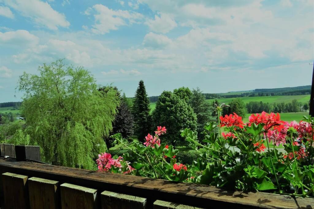 Modernes Apartment Mit Traumhaftem Blick Ins Gruene Braunlingen Exterior photo